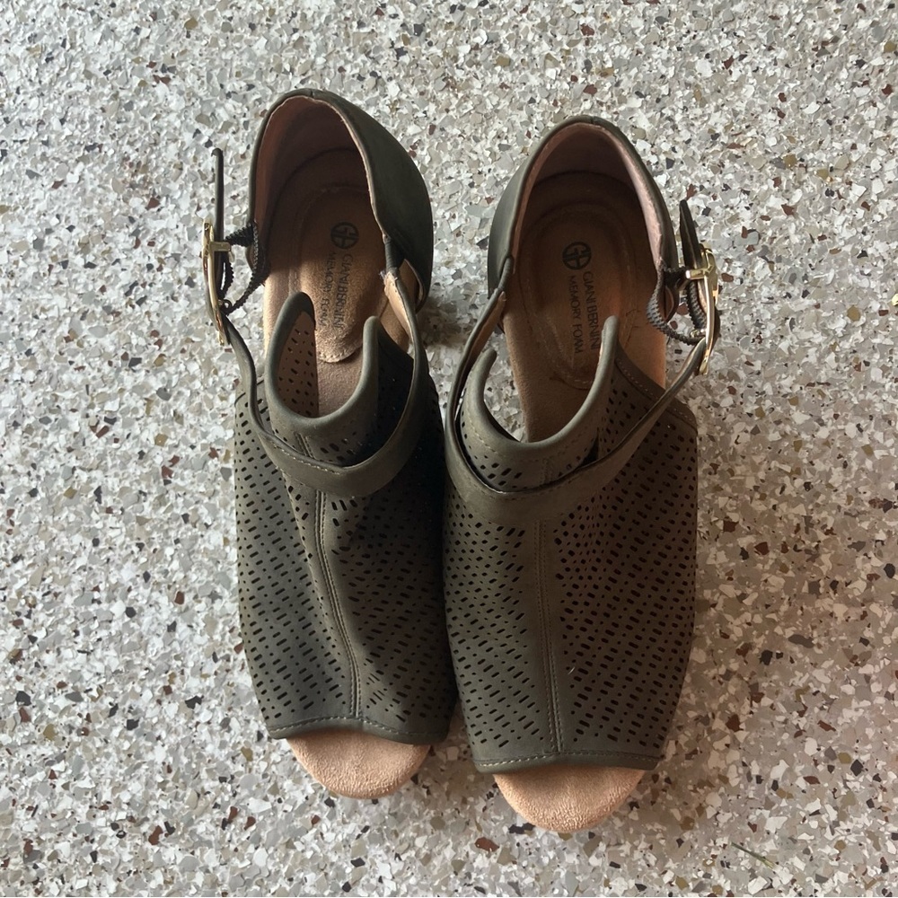 GIANI BERNINI JACCEE Memory Foam Olive Green Open Toe Block Heel Bootie (8) - Picture 5 of 9